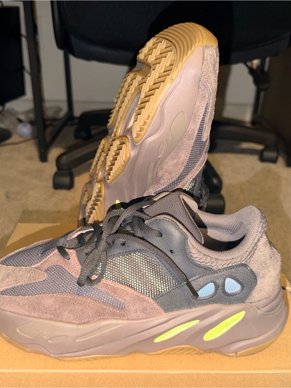 Men's Adidas Yeezy 700 Size 10